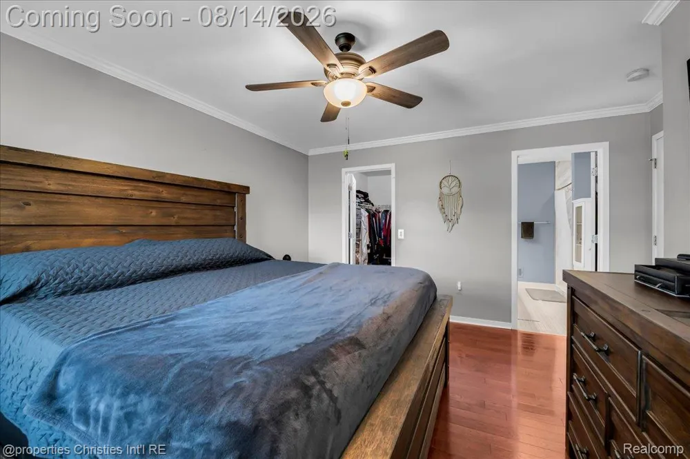 242 Barrington Circle Orion Charter Township, MI 48360