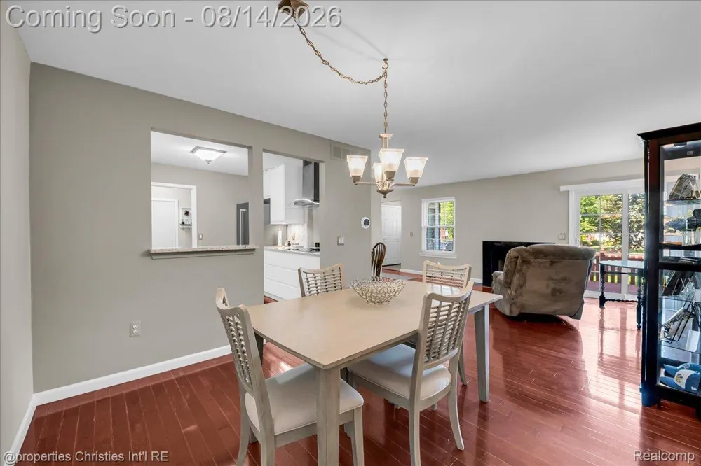 242 Barrington Circle Orion Charter Township, MI 48360