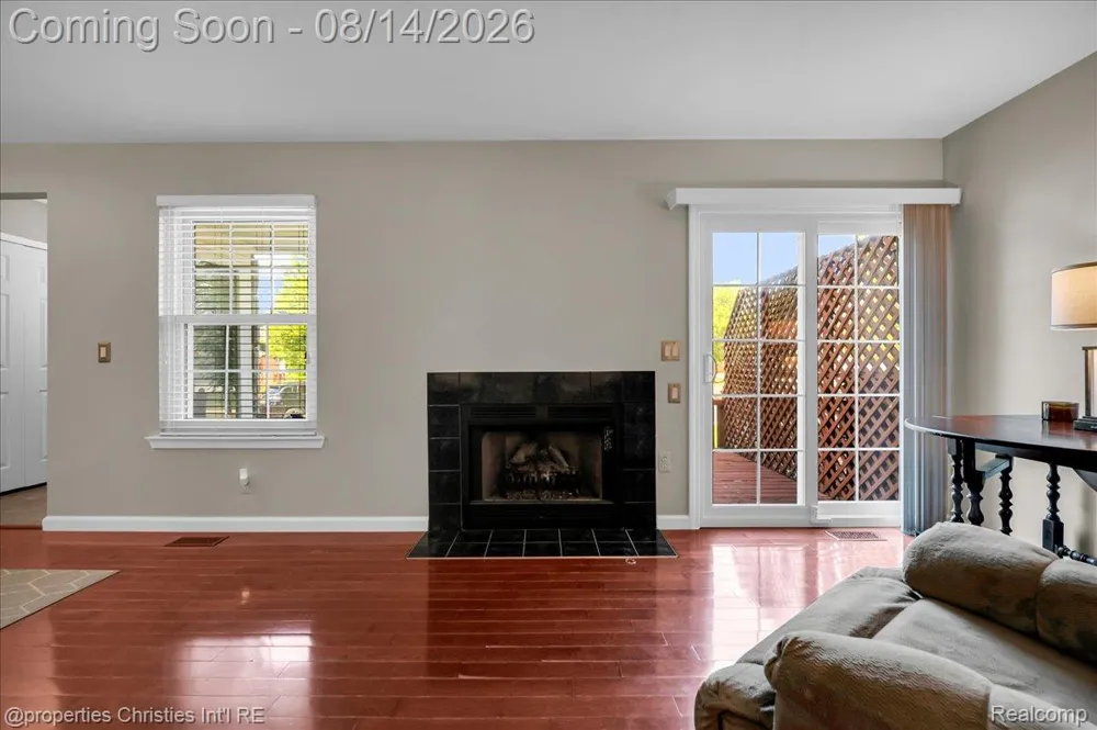 242 Barrington Circle Orion Charter Township, MI 48360