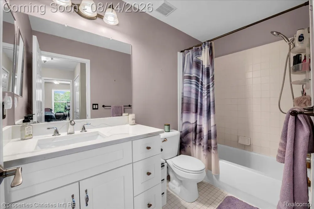 242 Barrington Circle Orion Charter Township, MI 48360