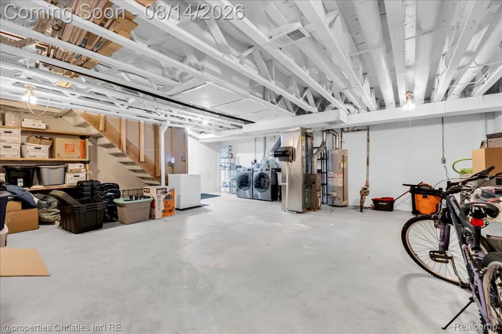 242 Barrington Circle Orion Charter Township, MI 48360