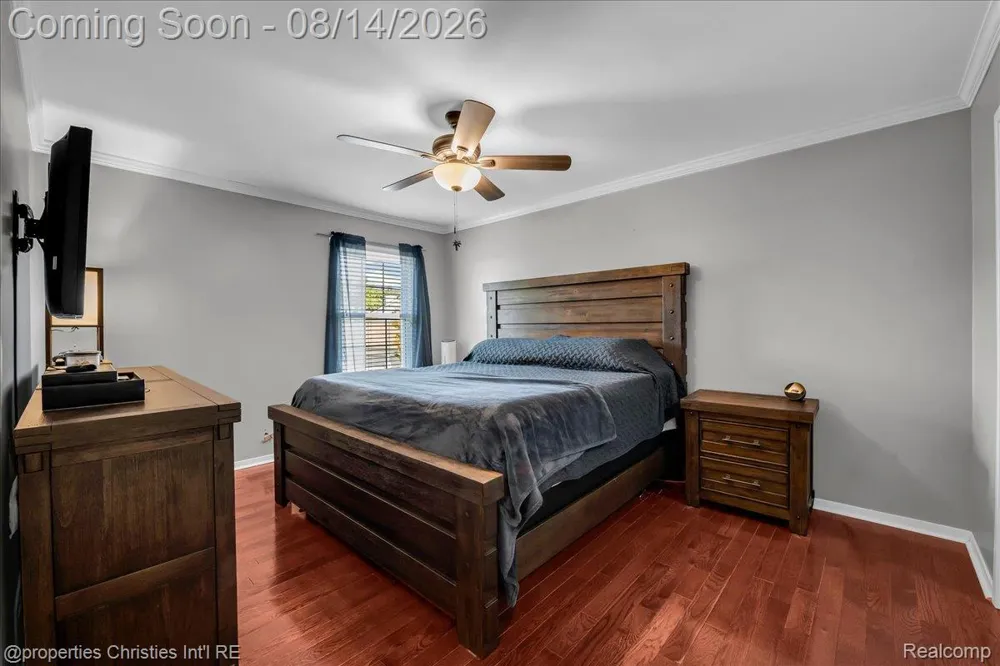 242 Barrington Circle Orion Charter Township, MI 48360