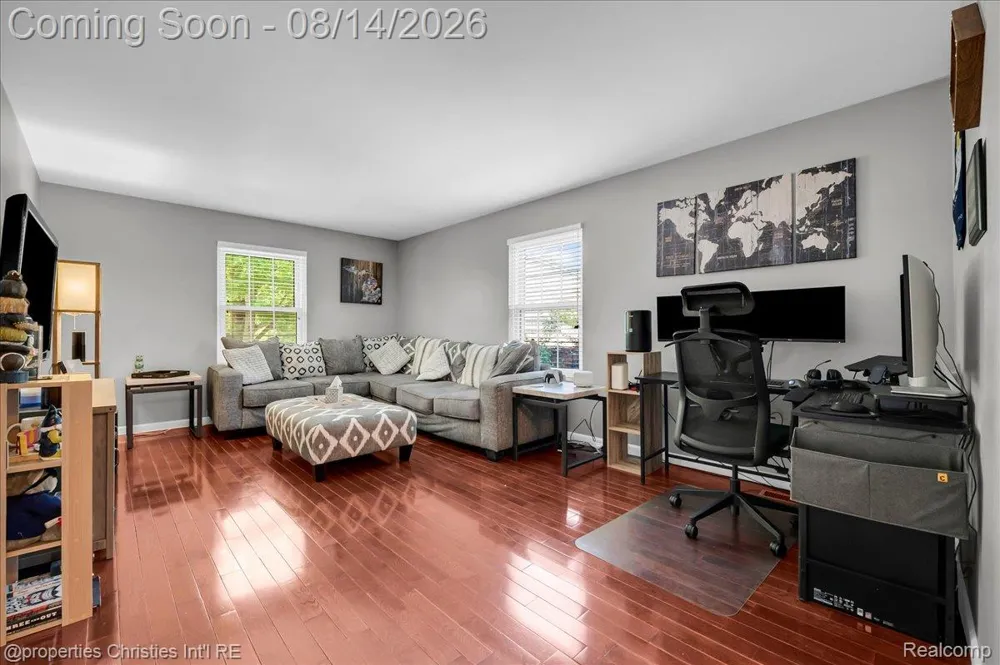 242 Barrington Circle Orion Charter Township, MI 48360