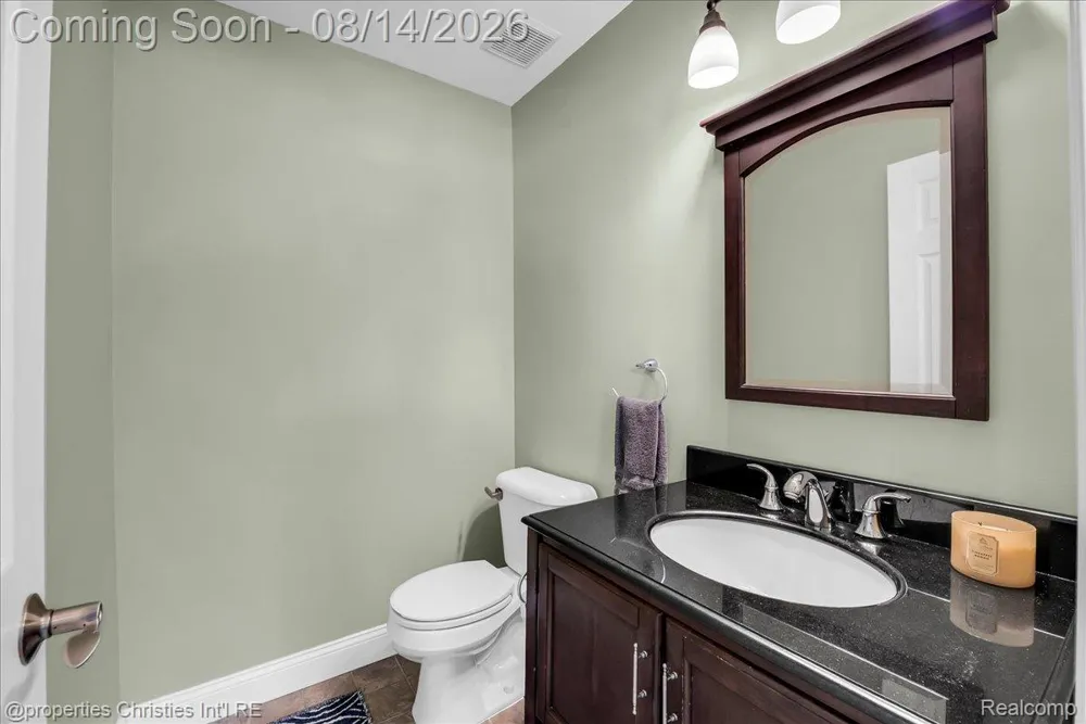 242 Barrington Circle Orion Charter Township, MI 48360