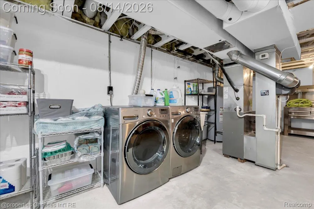 242 Barrington Circle Orion Charter Township, MI 48360