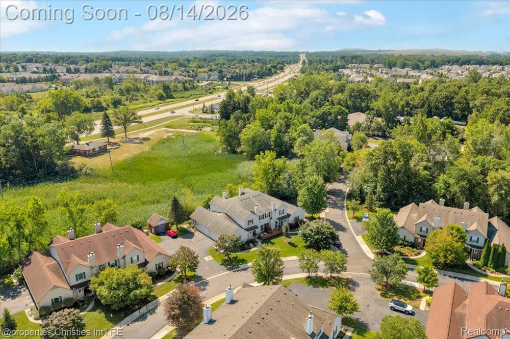 242 Barrington Circle Orion Charter Township, MI 48360