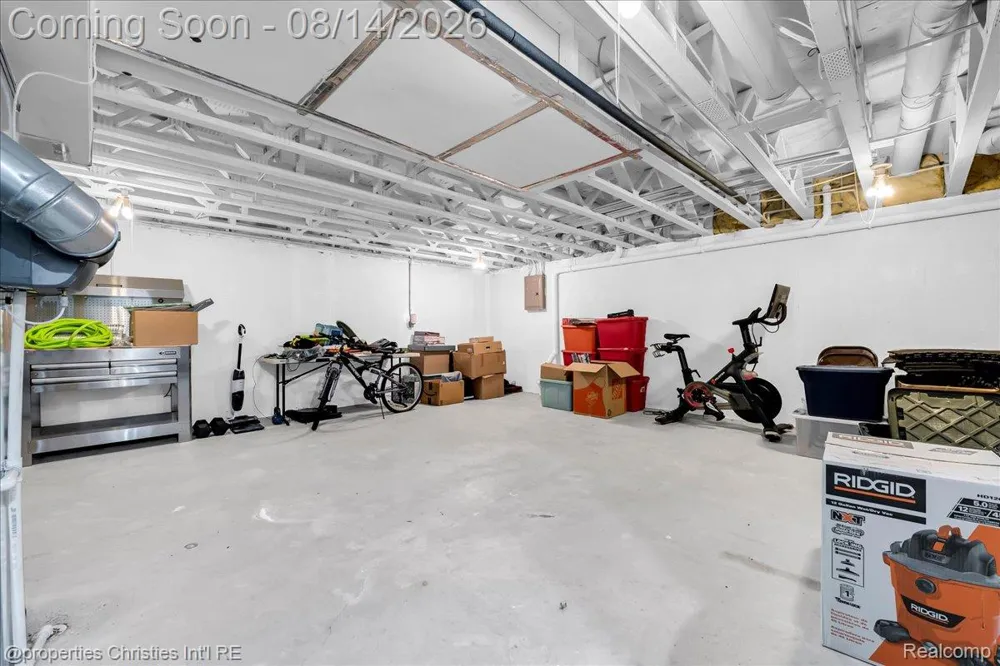 242 Barrington Circle Orion Charter Township, MI 48360