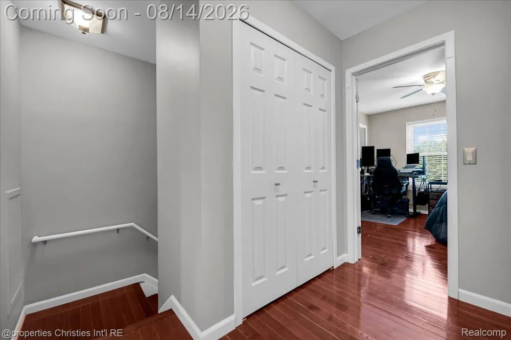 242 Barrington Circle Orion Charter Township, MI 48360