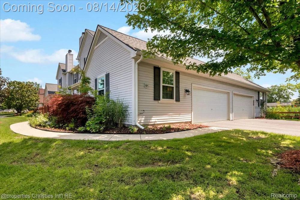 242 Barrington Circle Orion Charter Township, MI 48360
