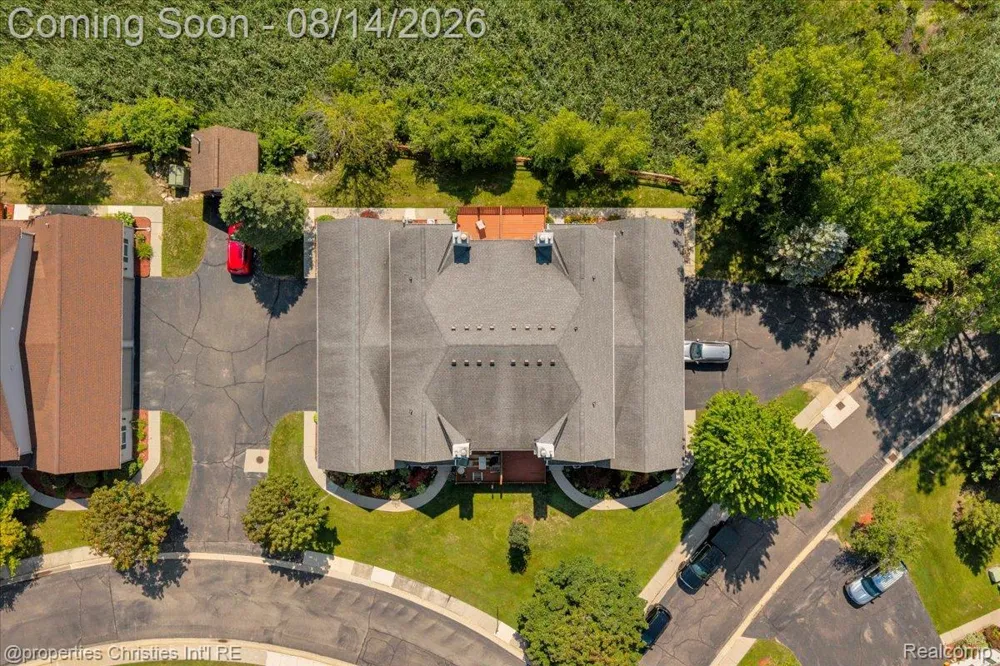 242 Barrington Circle Orion Charter Township, MI 48360