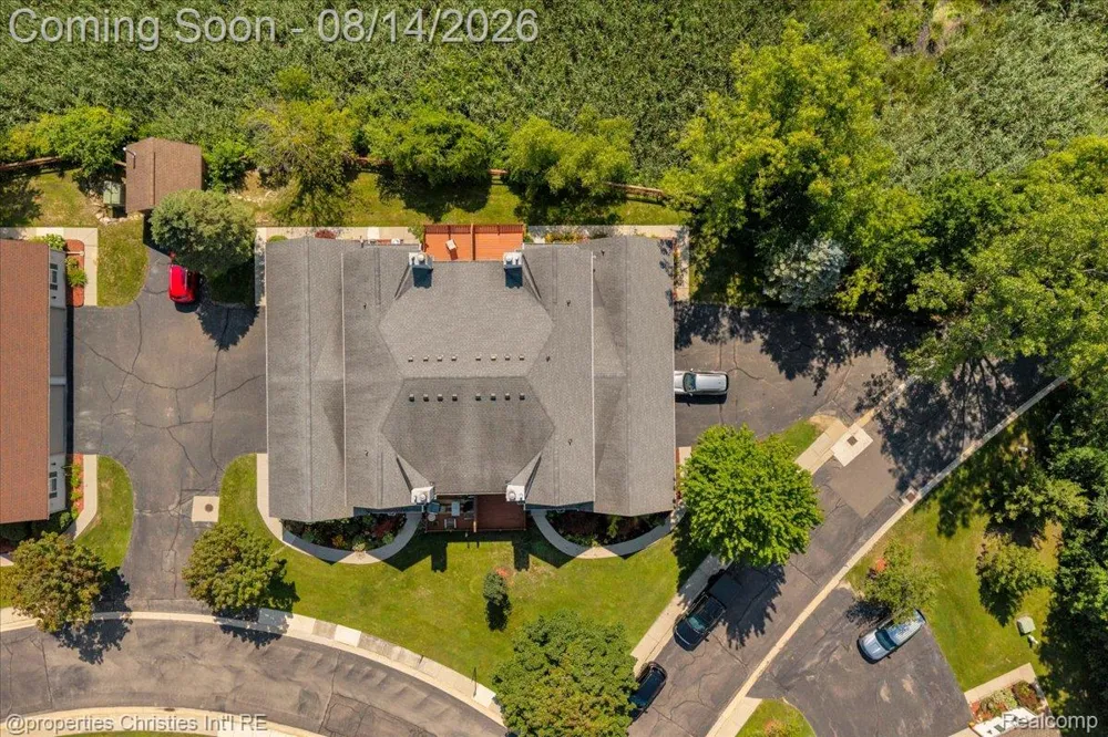242 Barrington Circle Orion Charter Township, MI 48360