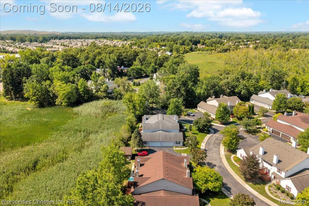 242 Barrington Circle Orion Charter Township, MI 48360