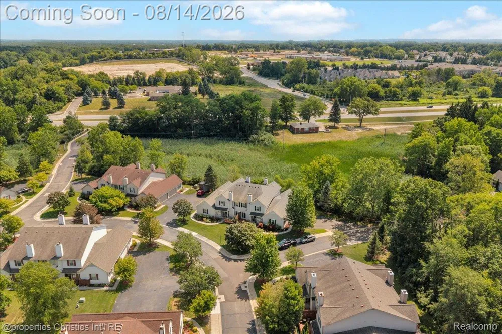 242 Barrington Circle Orion Charter Township, MI 48360