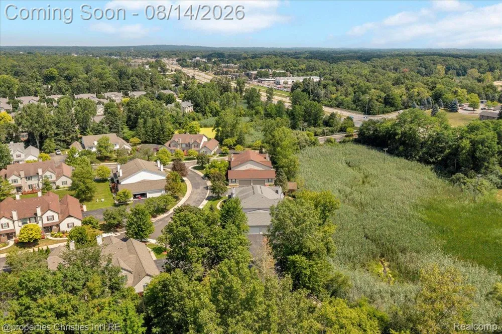 242 Barrington Circle Orion Charter Township, MI 48360