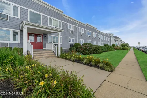 210 5th Avenue #27
