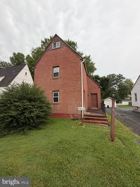 81 E PARK PLACE