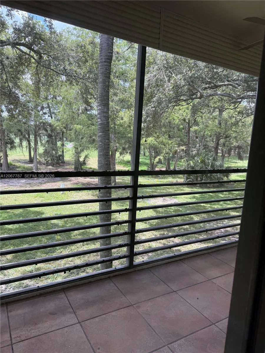 6751 University Dr #216 Tamarac, FL 33321