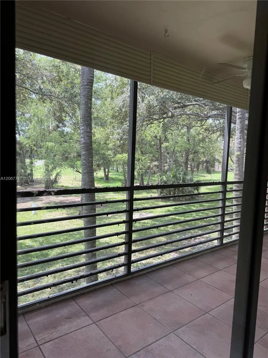 6751 University Dr #216 Tamarac, FL 33321
