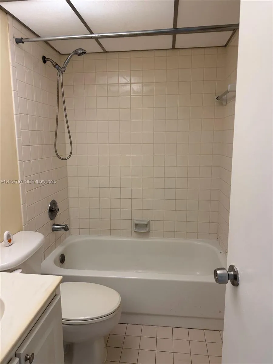 6751 University Dr #216 Tamarac, FL 33321
