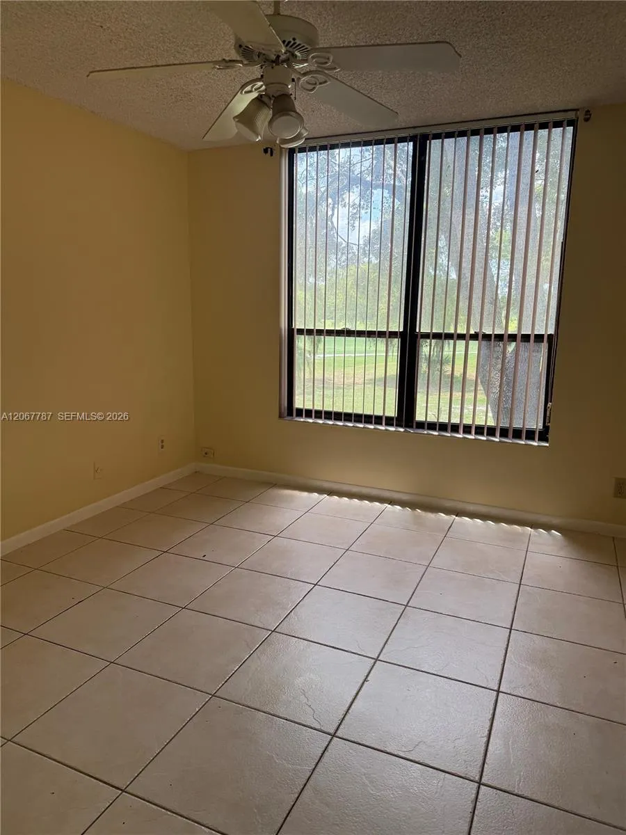 6751 University Dr #216 Tamarac, FL 33321