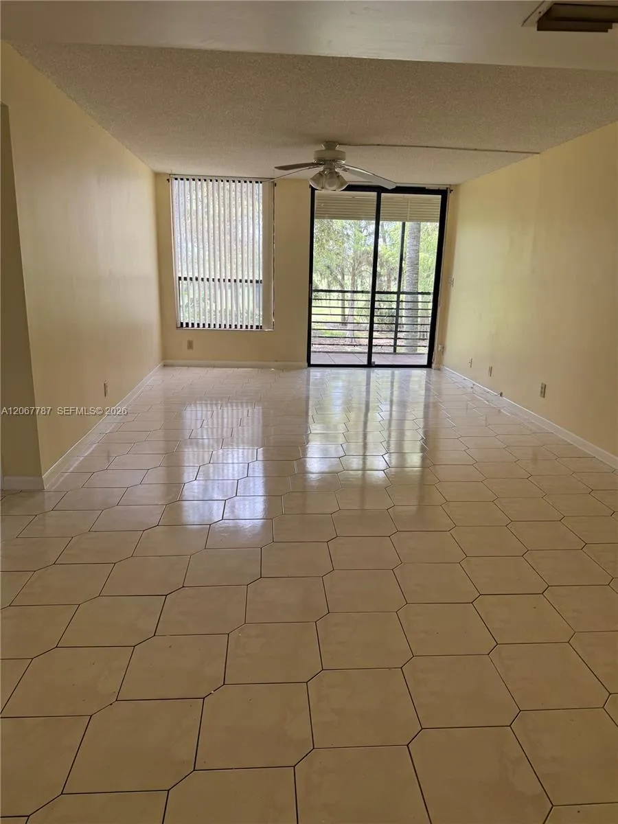 6751 University Dr #216 Tamarac, FL 33321