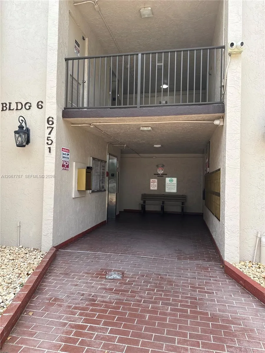 6751 University Dr #216 Tamarac, FL 33321