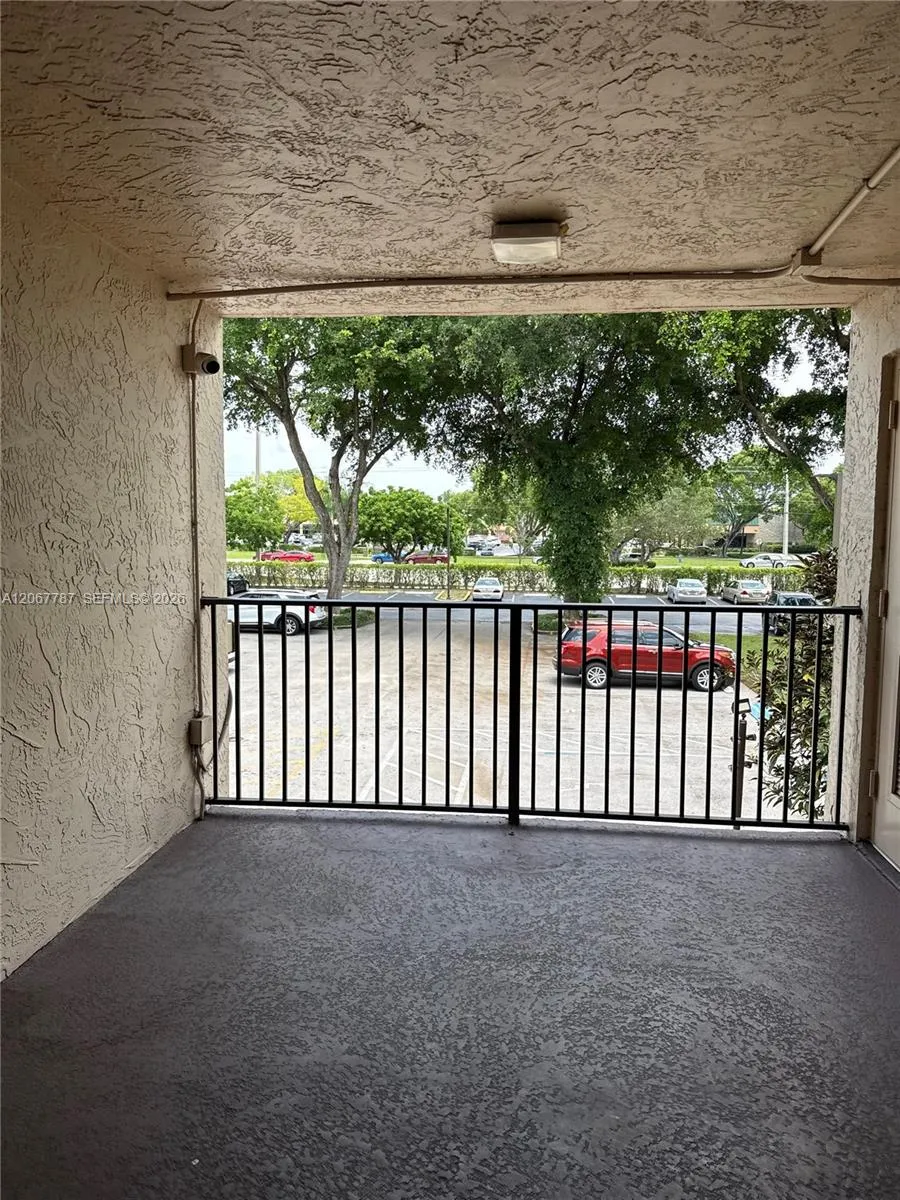 6751 University Dr #216 Tamarac, FL 33321