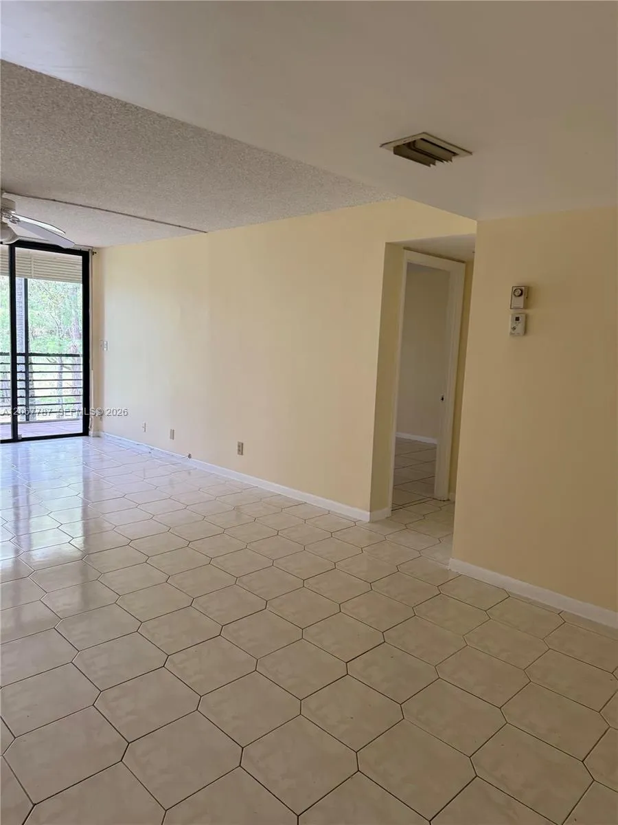 6751 University Dr #216 Tamarac, FL 33321