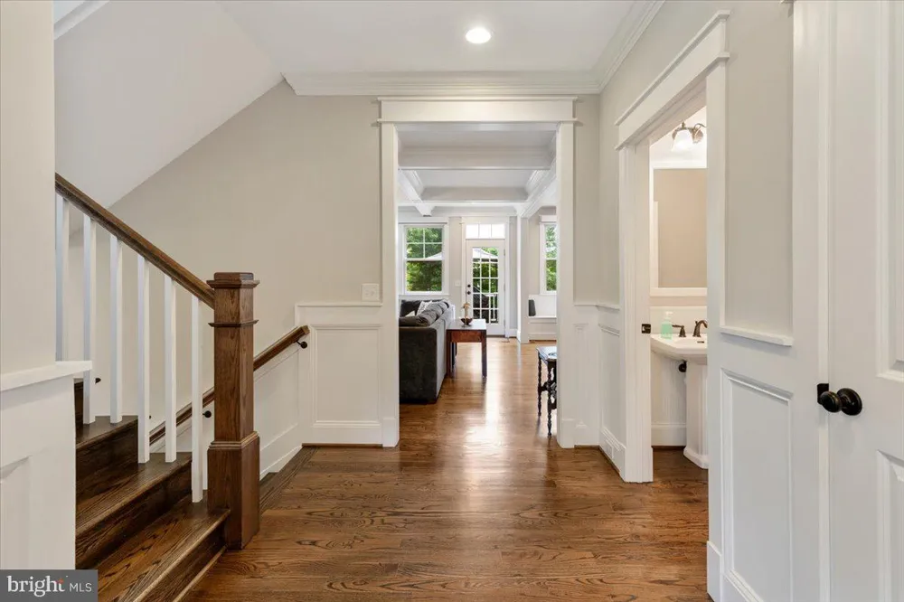 6619 BYRNES DRIVE Mclean, VA 22101