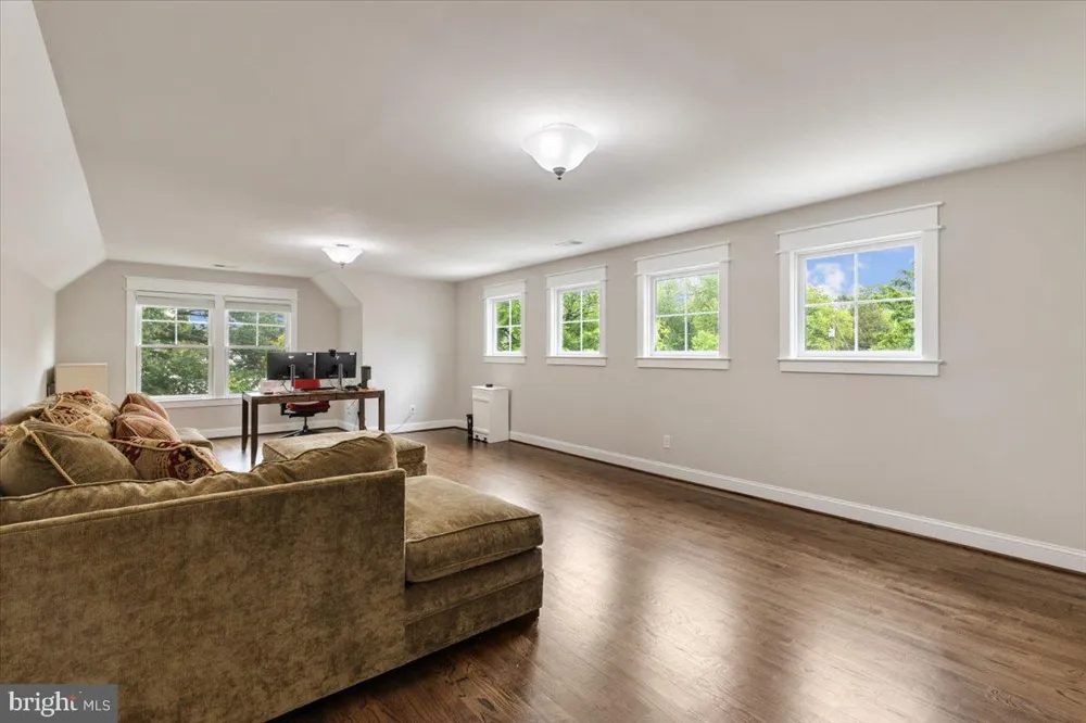 6619 BYRNES DRIVE Mclean, VA 22101