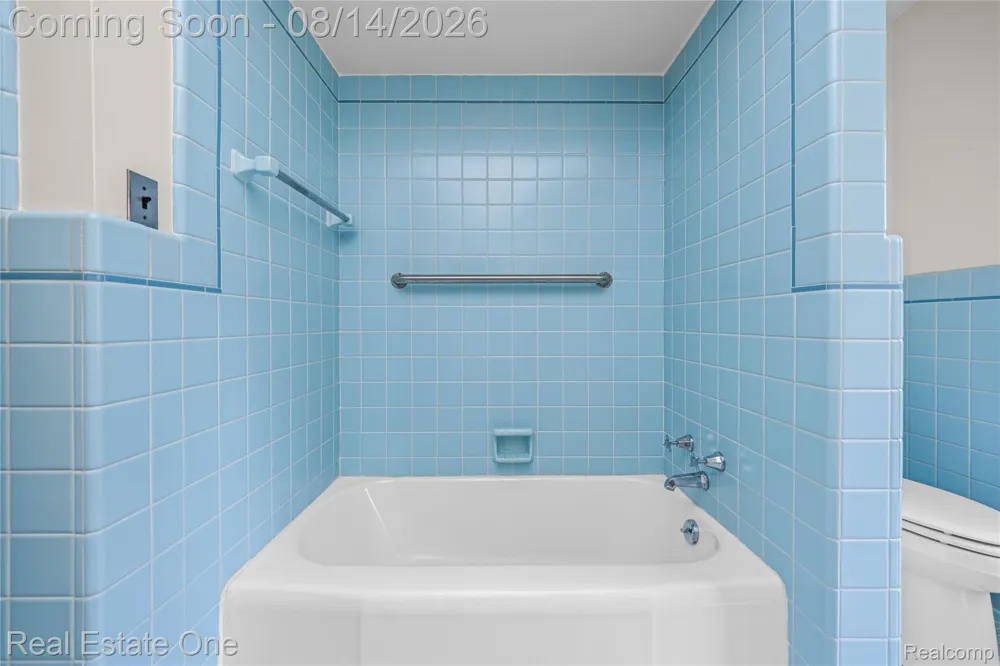 4195 Orchard Way Bloomfield Charter Township, MI 48301
