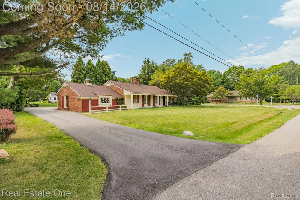 4195 Orchard Way Bloomfield Charter Township, MI 48301