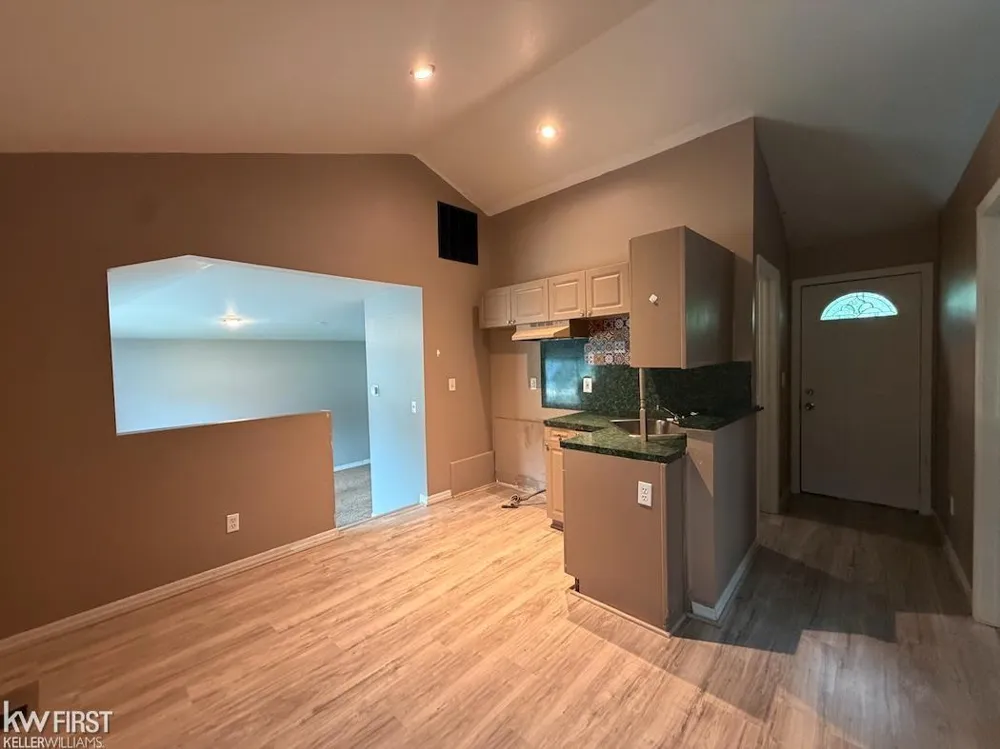 1329 E Decamp Street Burton City, MI 48529