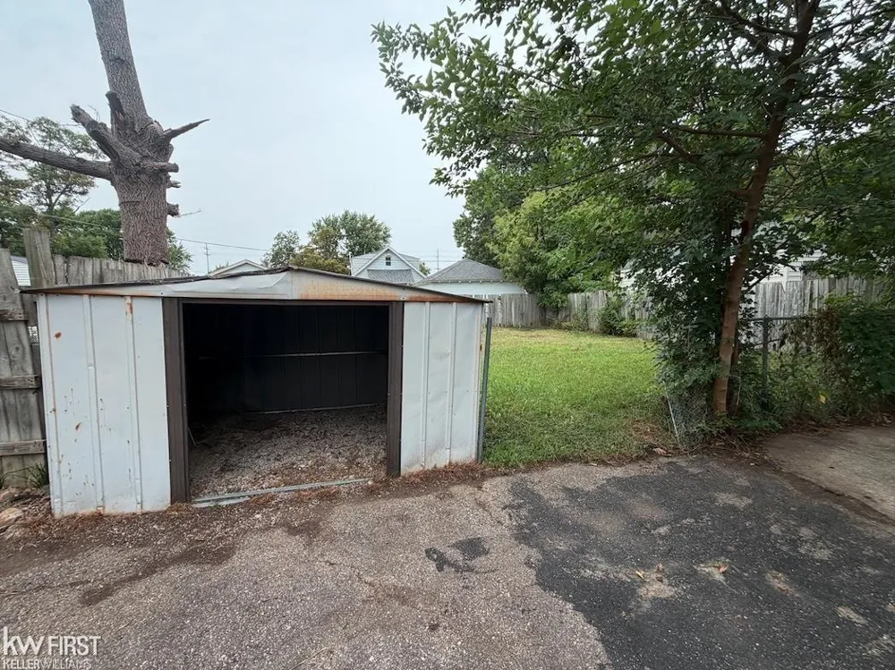 1329 E Decamp Street Burton City, MI 48529