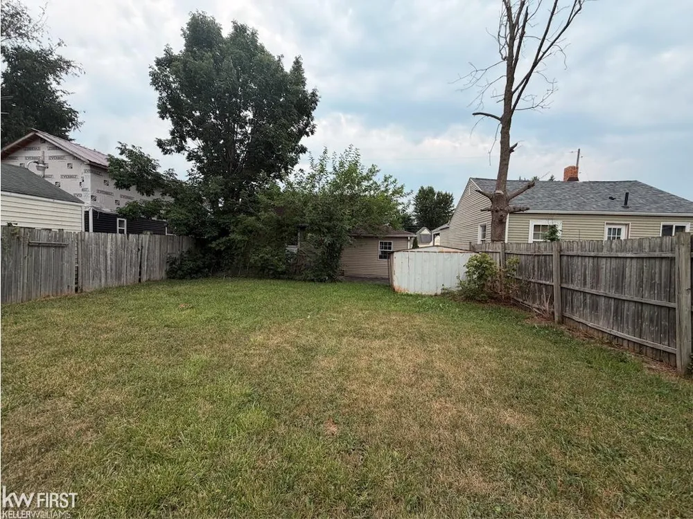 1329 E Decamp Street Burton City, MI 48529