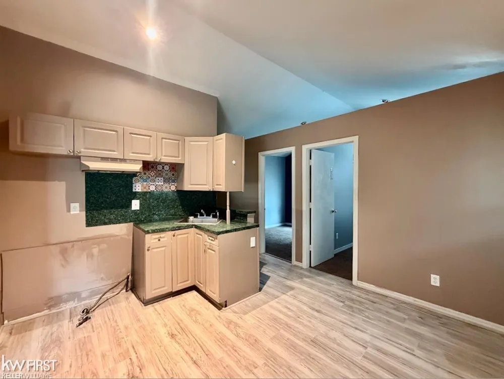 1329 E Decamp Street Burton City, MI 48529