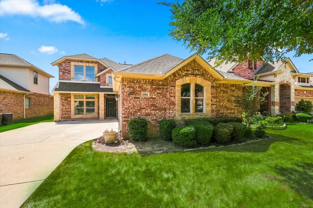 1581 Meadows Avenue Lantana, TX 76226