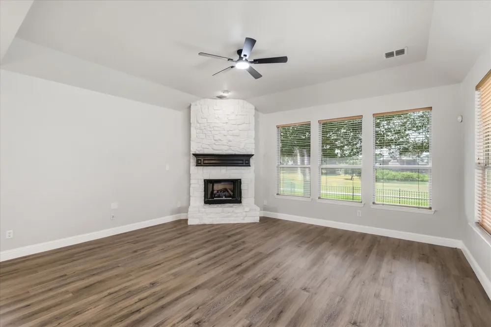 1581 Meadows Avenue Lantana, TX 76226