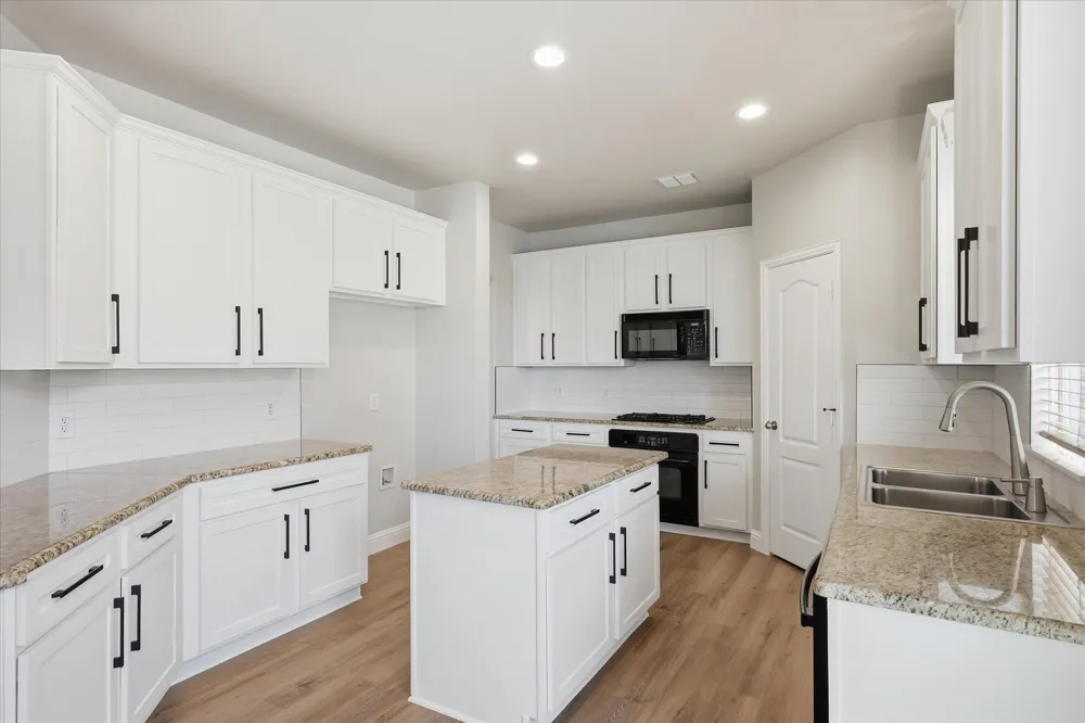 1581 Meadows Avenue Lantana, TX 76226