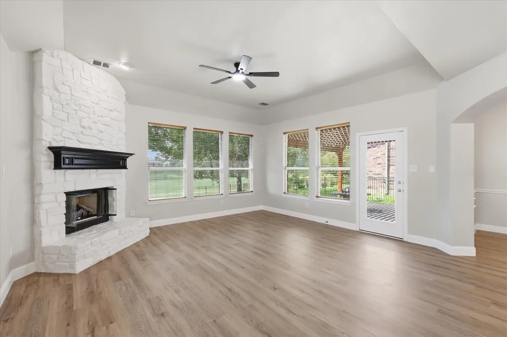1581 Meadows Avenue Lantana, TX 76226