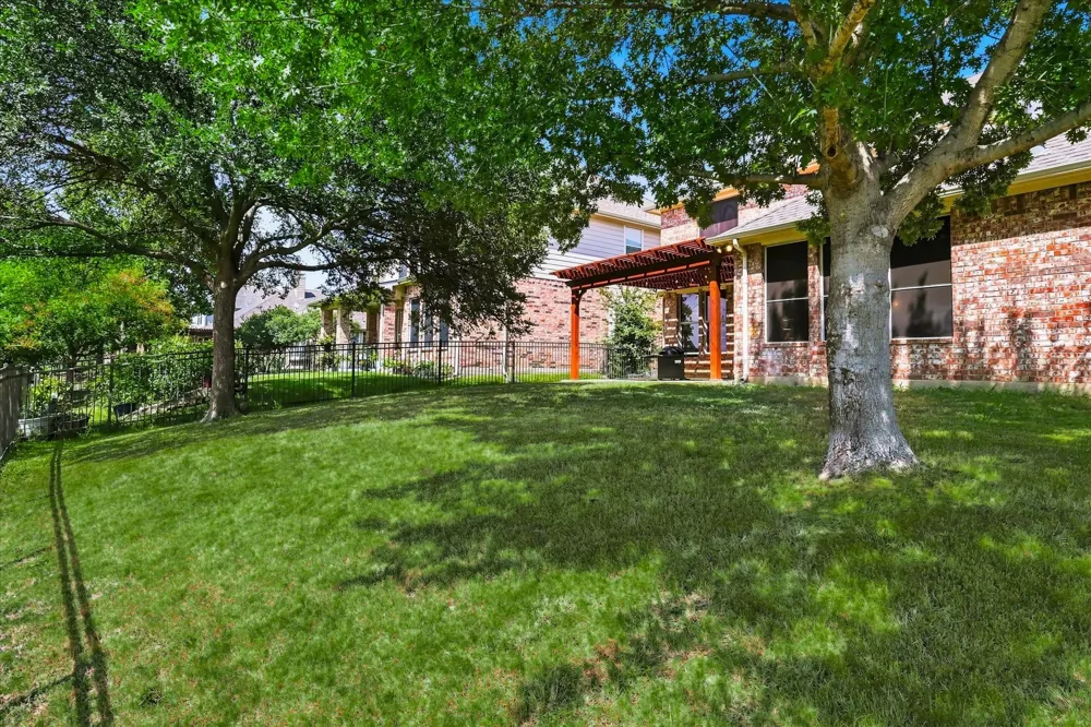 1581 Meadows Avenue Lantana, TX 76226