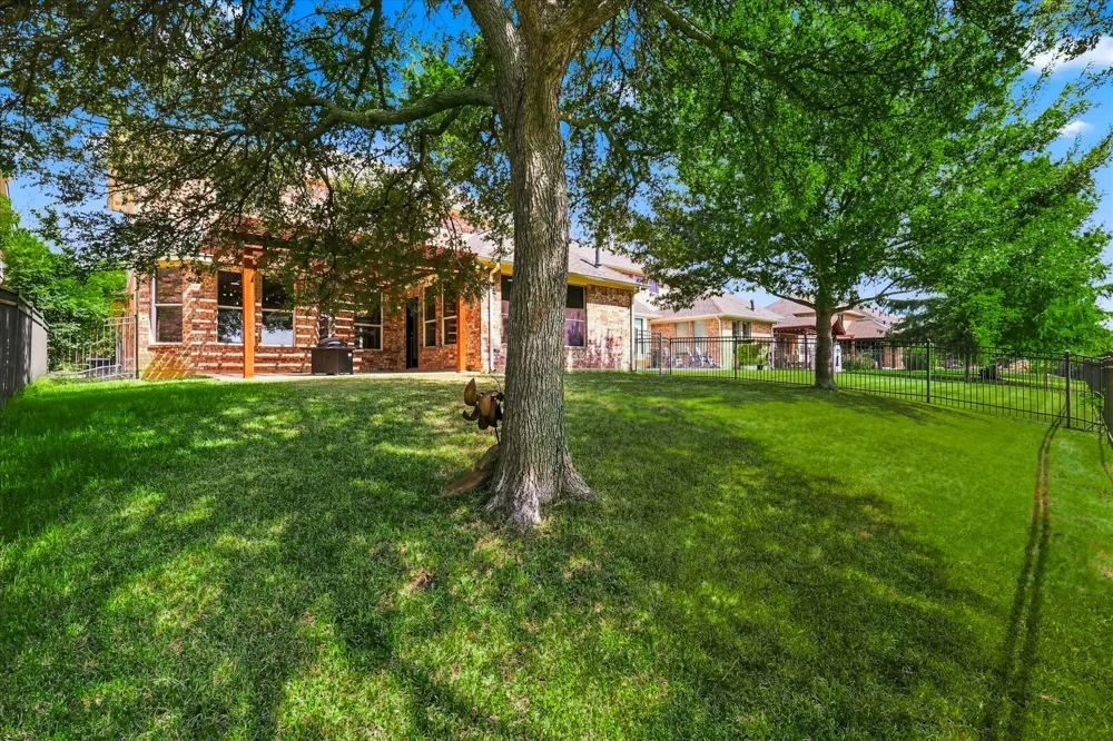 1581 Meadows Avenue Lantana, TX 76226
