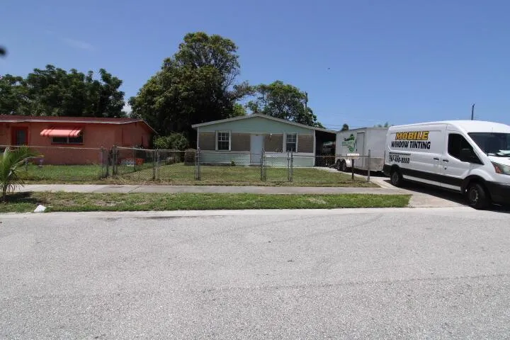 1412 W 6TH STREET Riviera Beach, FL 33404