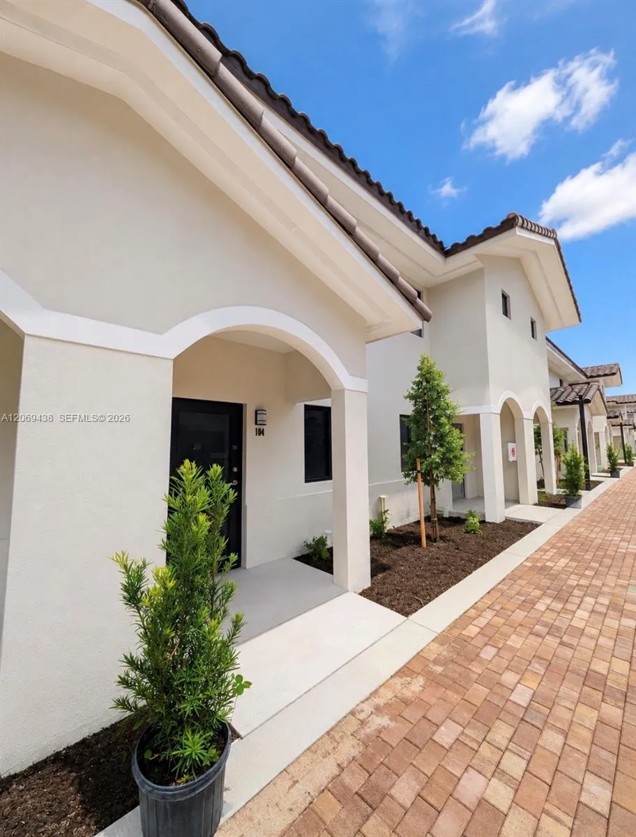7462 W 4th Ave #108 Hialeah, FL 33014