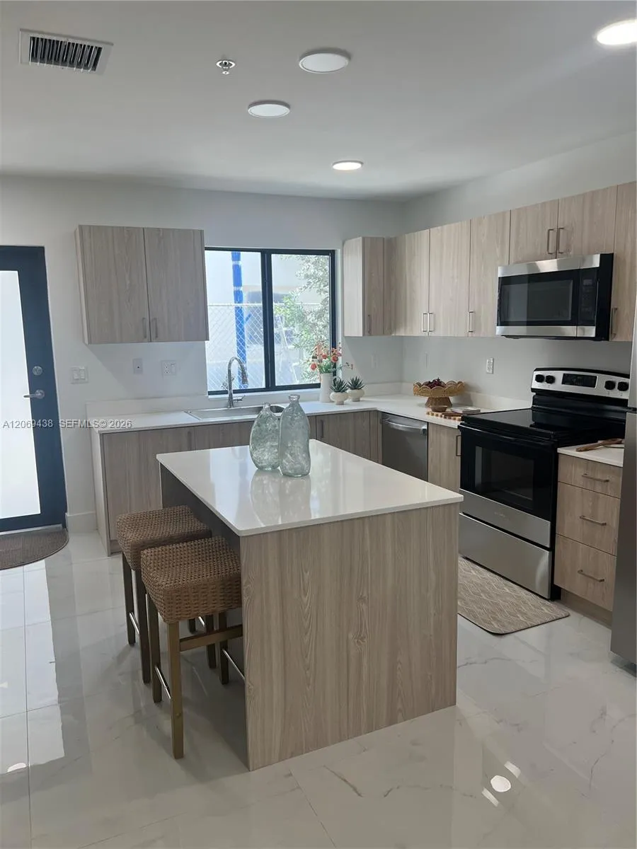 7462 W 4th Ave #108 Hialeah, FL 33014