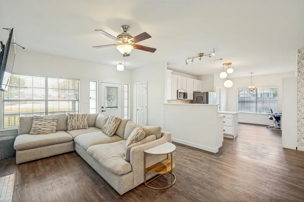 100 S Lakeview Drive Lake Dallas, TX 75065