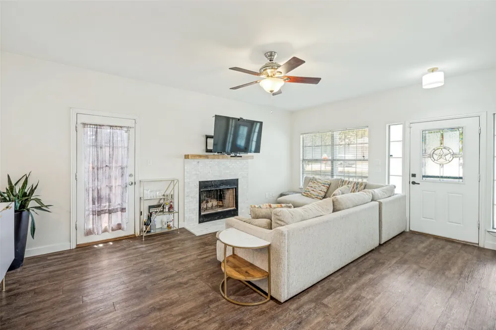 100 S Lakeview Drive Lake Dallas, TX 75065