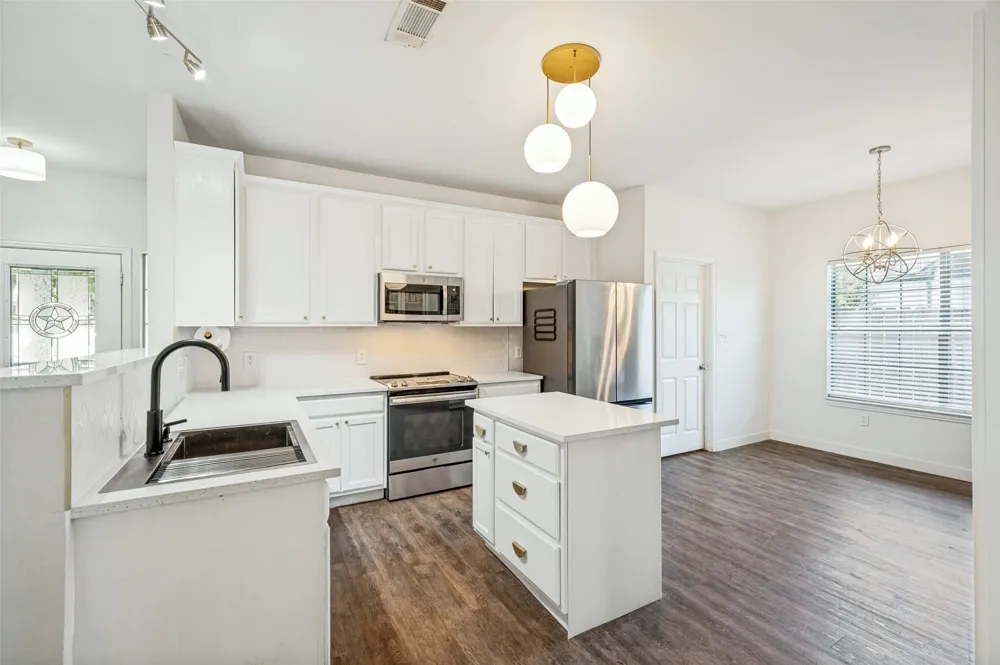 100 S Lakeview Drive Lake Dallas, TX 75065
