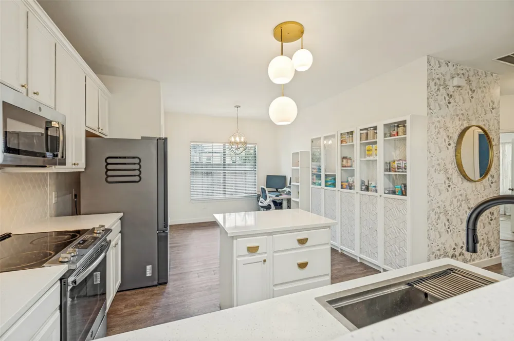 100 S Lakeview Drive Lake Dallas, TX 75065