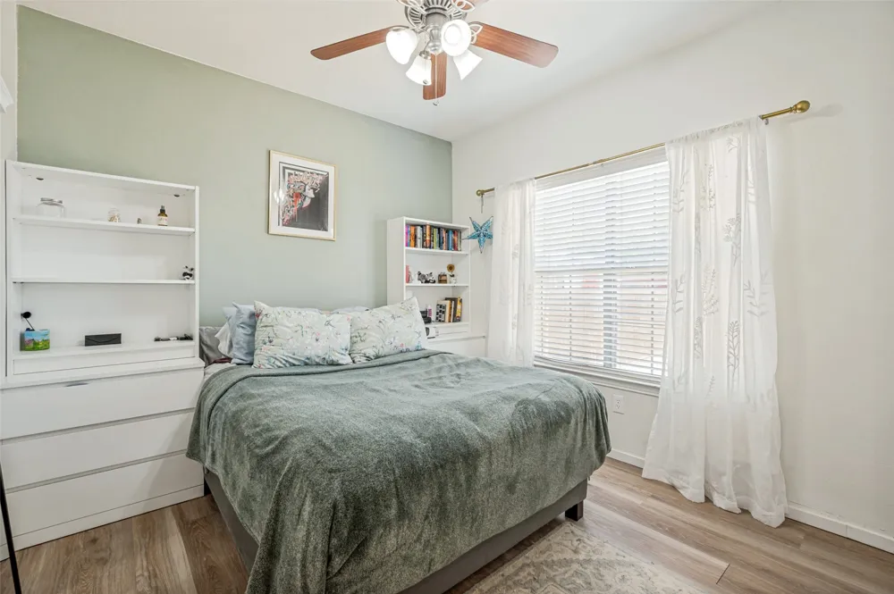 100 S Lakeview Drive Lake Dallas, TX 75065